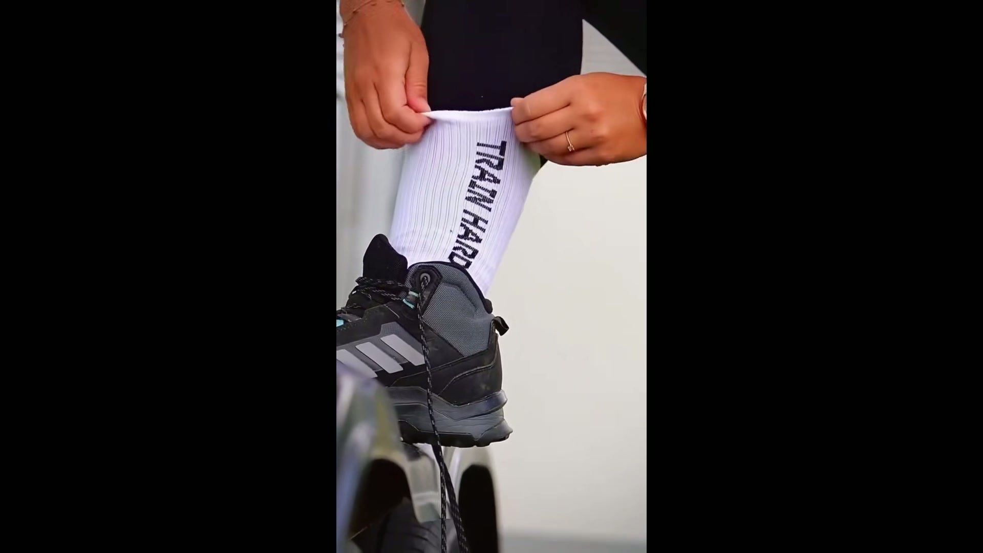 Video laden: IQ Trainingssocken Train Hard — atmungsaktive Hundesport-Socken | IQ Dogsport