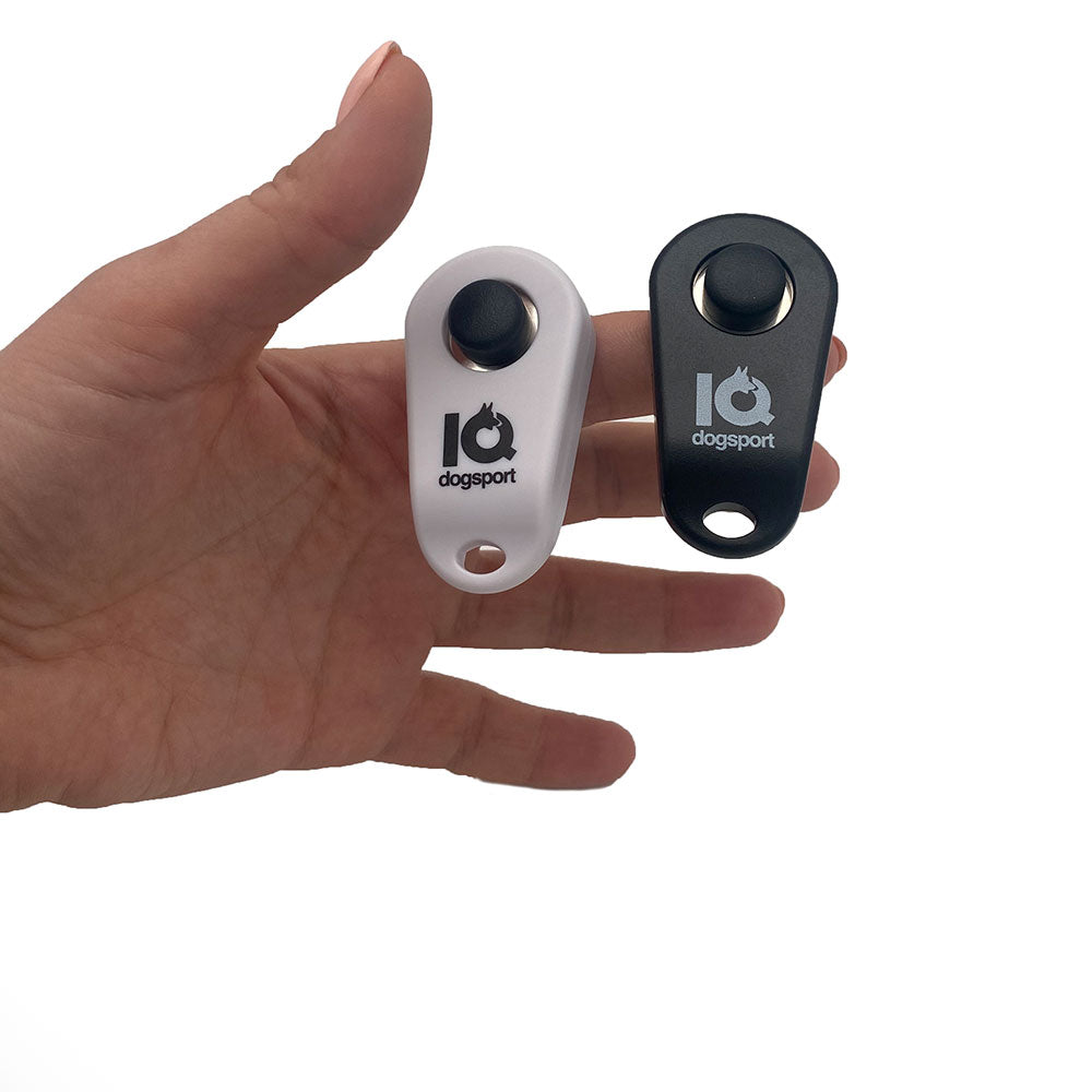 Ringclicker_weiss_schwarz_hand