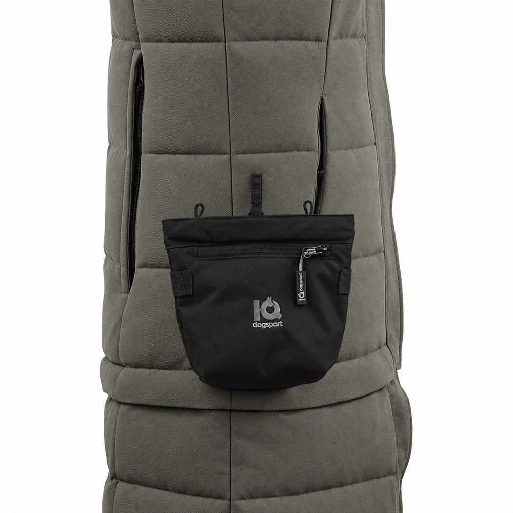 Zubehör: IQ MagDock Futtertasche am Wintermantel für schnelle Belohnungen im Hundetraining