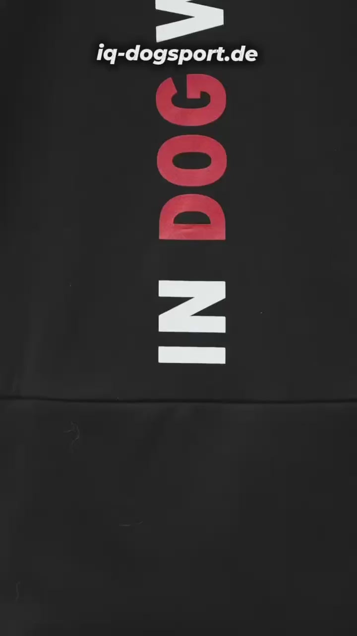 lang-de | Produktvideo des IQ Dogsport Trainingshoodies „In Dog We Trust“ – Ansicht 1
