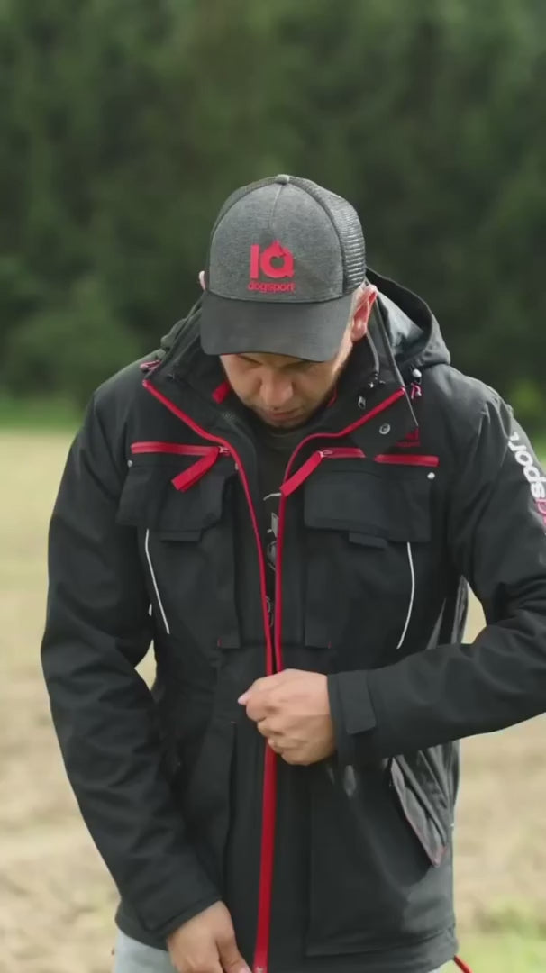 Load video: IQ Trainingsjacke 2.0 Damen — wasserdicht und atmungsaktiv für Hundesport | IQ Dogsport